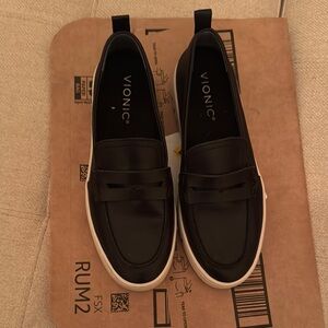 Vionic Womens Black Loafers